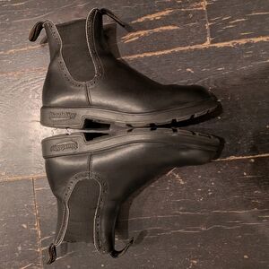 Blundstone Black Leather Chelsea Boots for Women